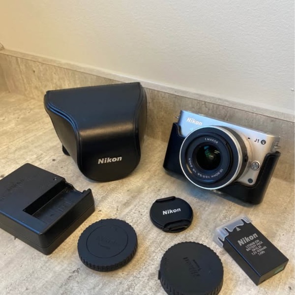 Nikon 1 J1 Mirrorless Interchangeable-Lens Digital Camera 10.1 Megapixel - Picture 7 of 7